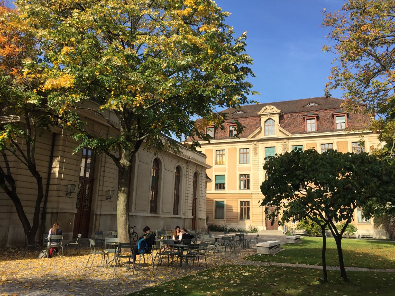 Herbststimmung Hof Musik-Akademie Basel